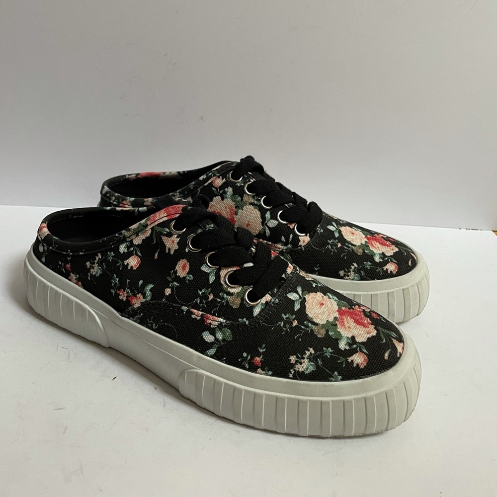 Steve Madden Floral Scotch Sneakers Size 7